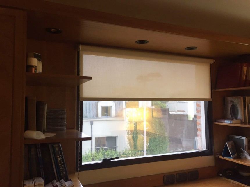 Cortina Roller Screen 1% color beige