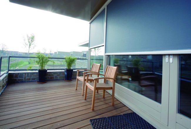 toldo vertical con cierre guia laterales exterior motorizado
