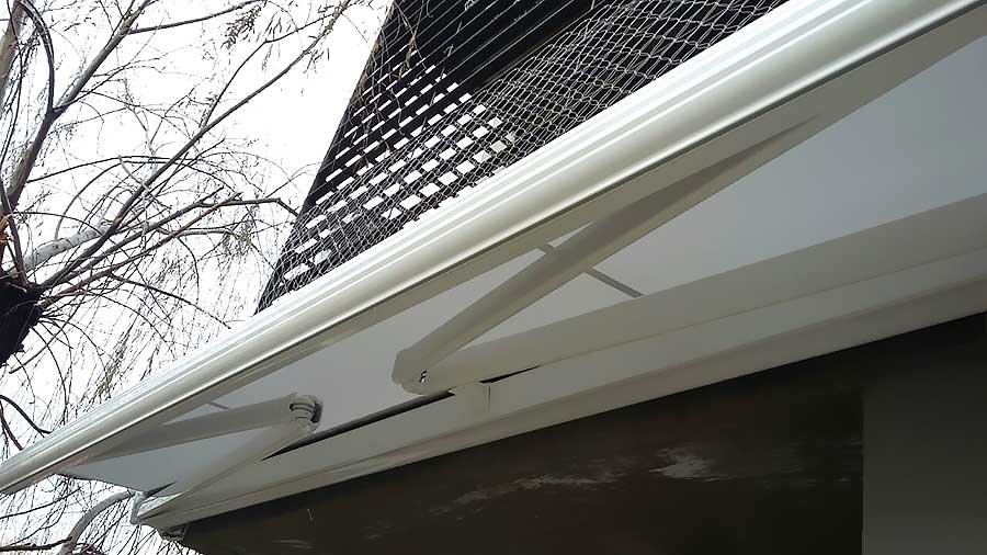 Toldo Cofre Brazos Invisibles plegandose Toldo Cofre Brazos Invisibles plegandose