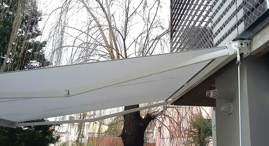 Toldo Cofre Brazos Invisibles BAT desplegado