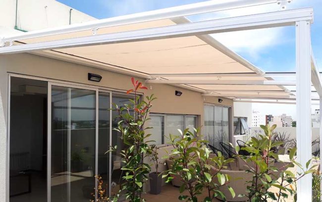 Detalle Toldo Giotto c/ Pérgola de aluminio y motores Somfy en La Plata