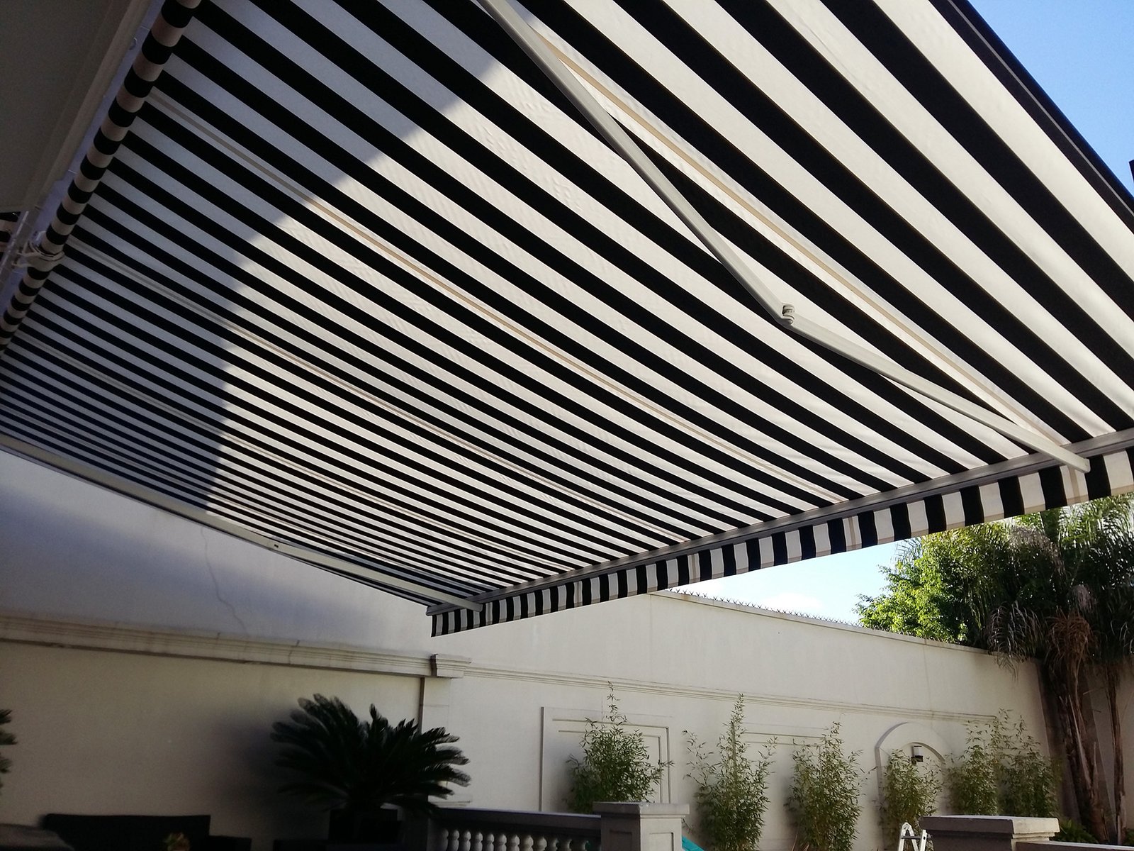 El Gigante de los Toldos de Brazos invisibles - Lookea